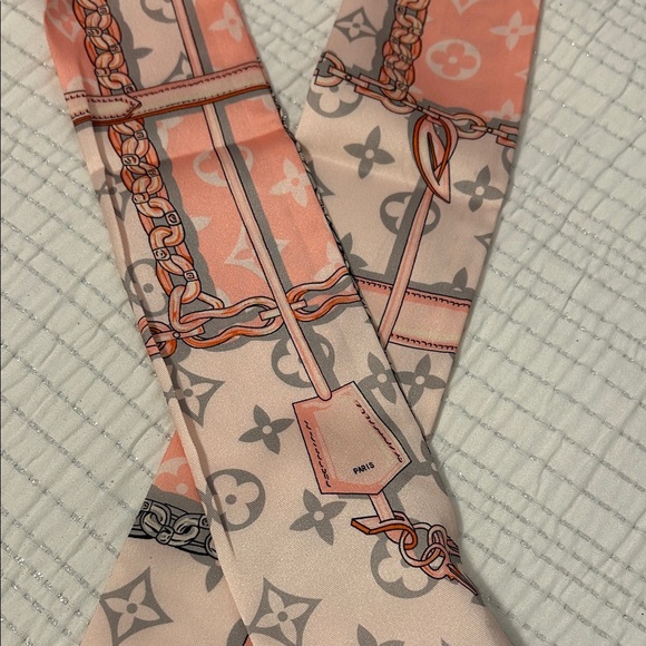 Designer Pink and Cream Scarf - Picture 2 of 4